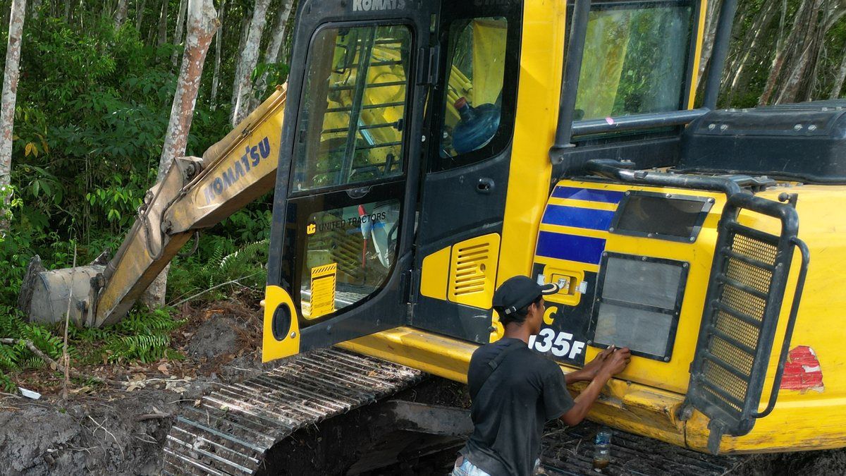 Excavator Komatsu PC135F milik Medha Karya di lokasi kerja